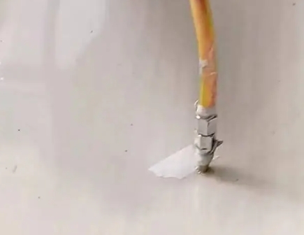 阳西瓷砖空鼓维修公司专业解答在瓷砖铺贴过程中，如果使用的砂料过粗（如全部使用了粗砂），可能会导致以下问题